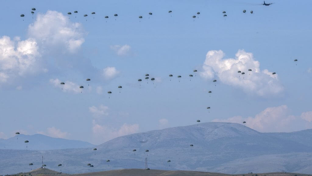 英美19国数千军人北马其顿演习 向普汀秀军力