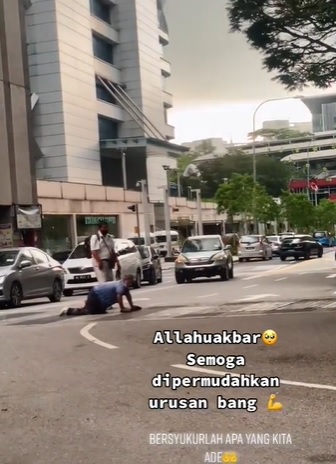 视频|“你有见过他吗？” 男子爬着过马路 网民寻人要捐助