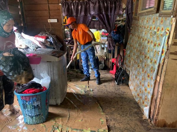 马登巴冷慕亚林多地闪电水灾 美罗近年最严重水患
