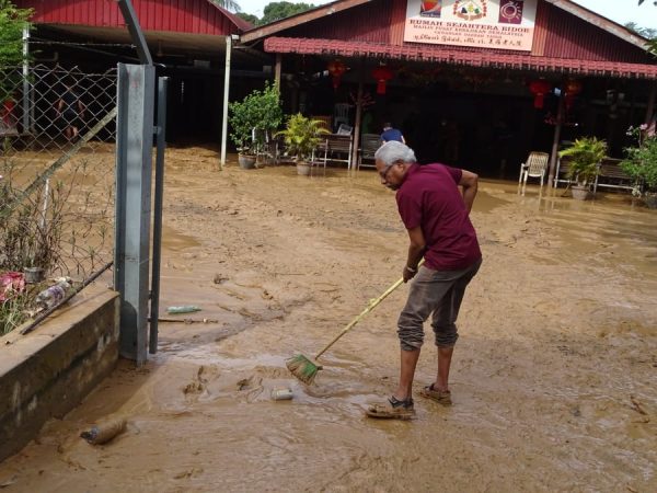 马登巴冷慕亚林多地闪电水灾 美罗近年最严重水患