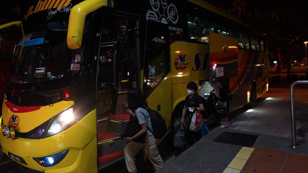 仙特拉巴士站“开斋节行动”  尿检呈阳 长巴司机被捕