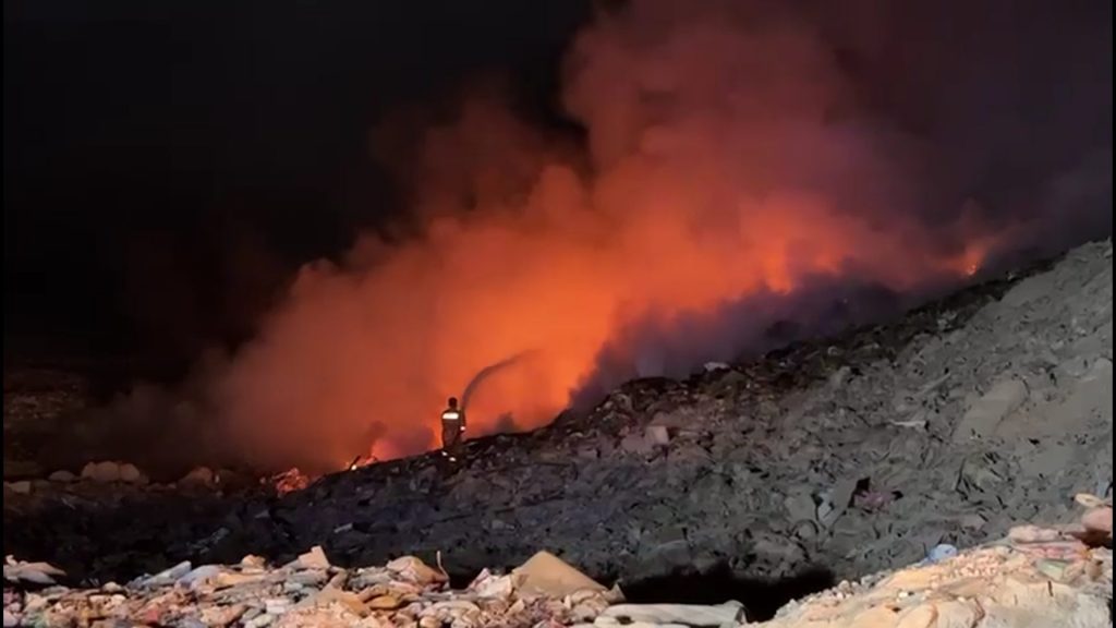 浮罗布隆垃圾场又失火 消拯员4小时灭火填土防范