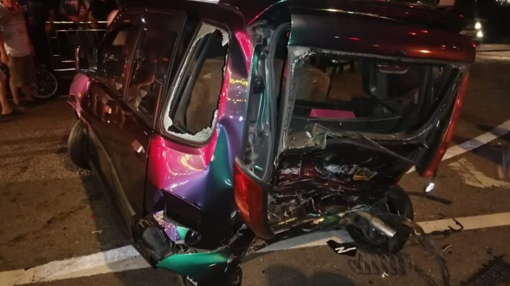司机癫痫发作猛踩油门 轿车连撞9车6人伤