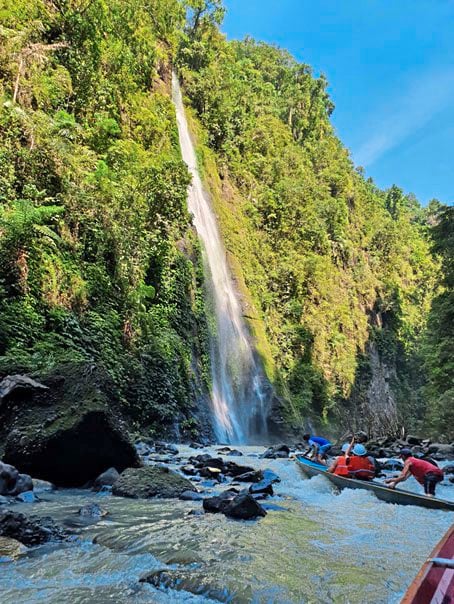 【菲律宾】百胜滩瀑布，藏在人间的花果山水帘洞