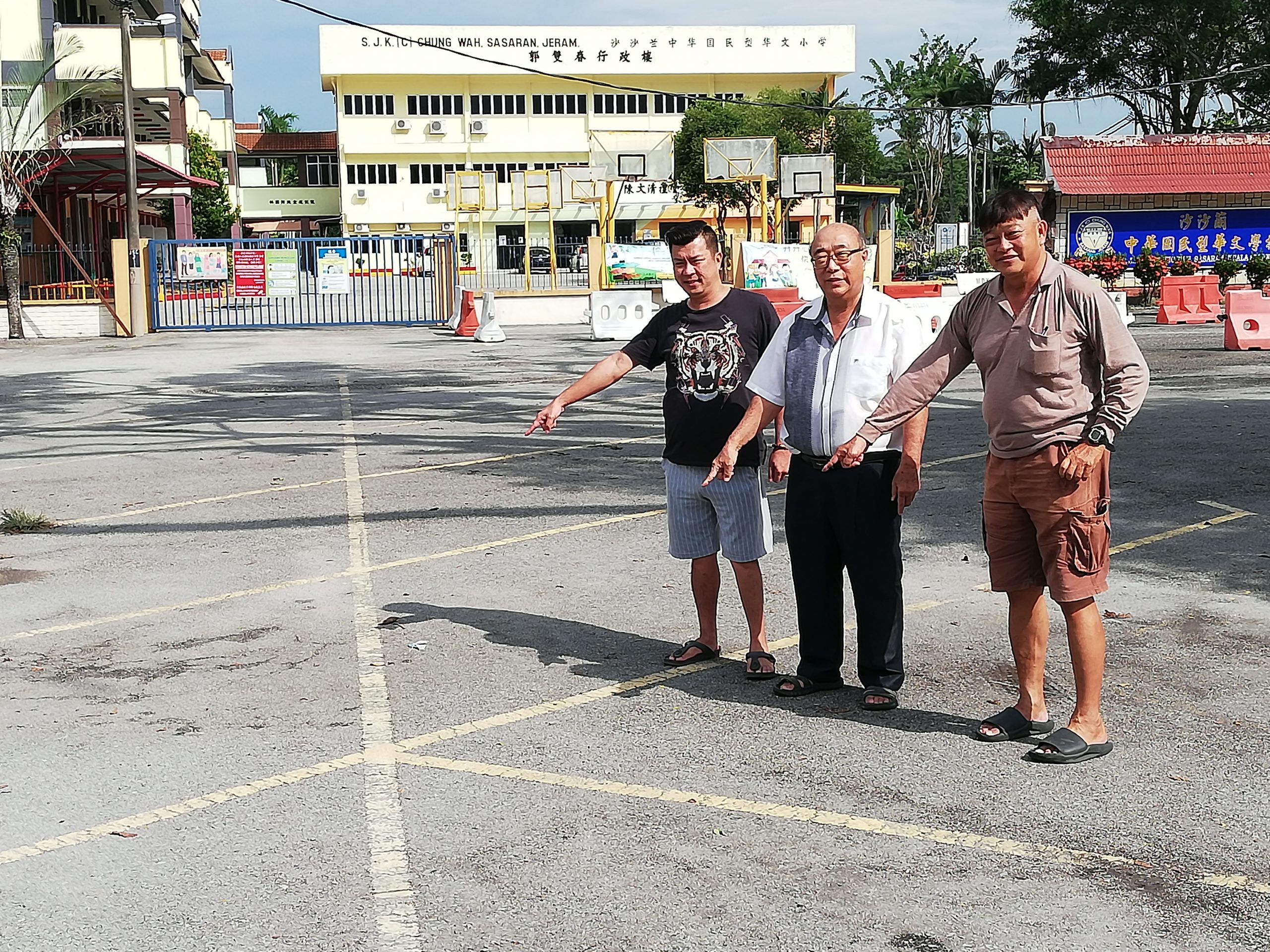 下全国∕沙沙兰中华小学董事长郭坤成慎重指出该校是建在自己的土地上