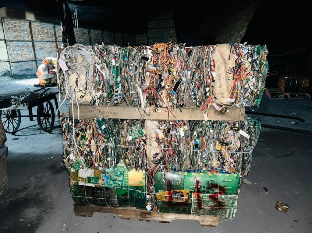 东02：立卑县议会与环境局查封非法提炼电子废料的工厂