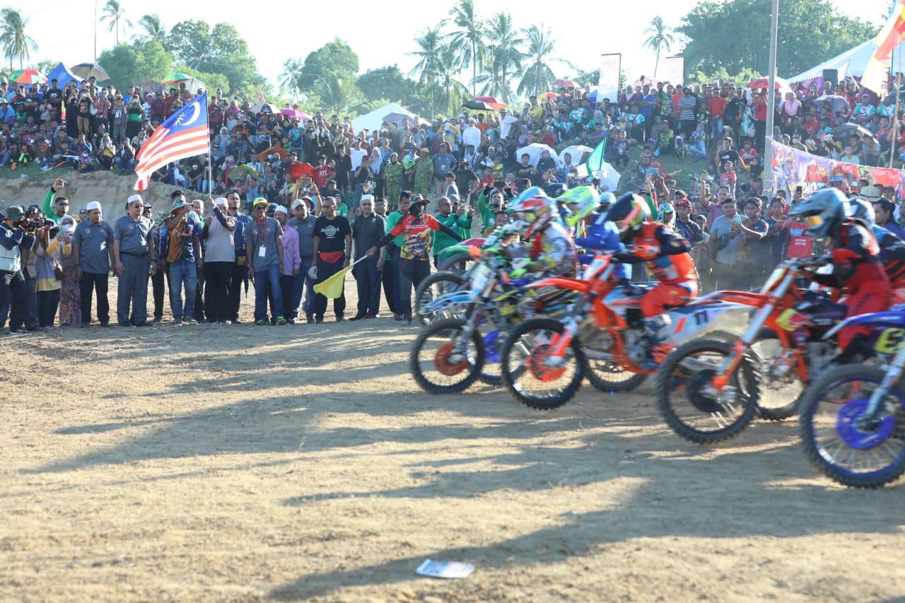 东04：吉兰丹日前举办“越野摩托车挑战赛”吸引来自各地400余名参赛者前来参与
