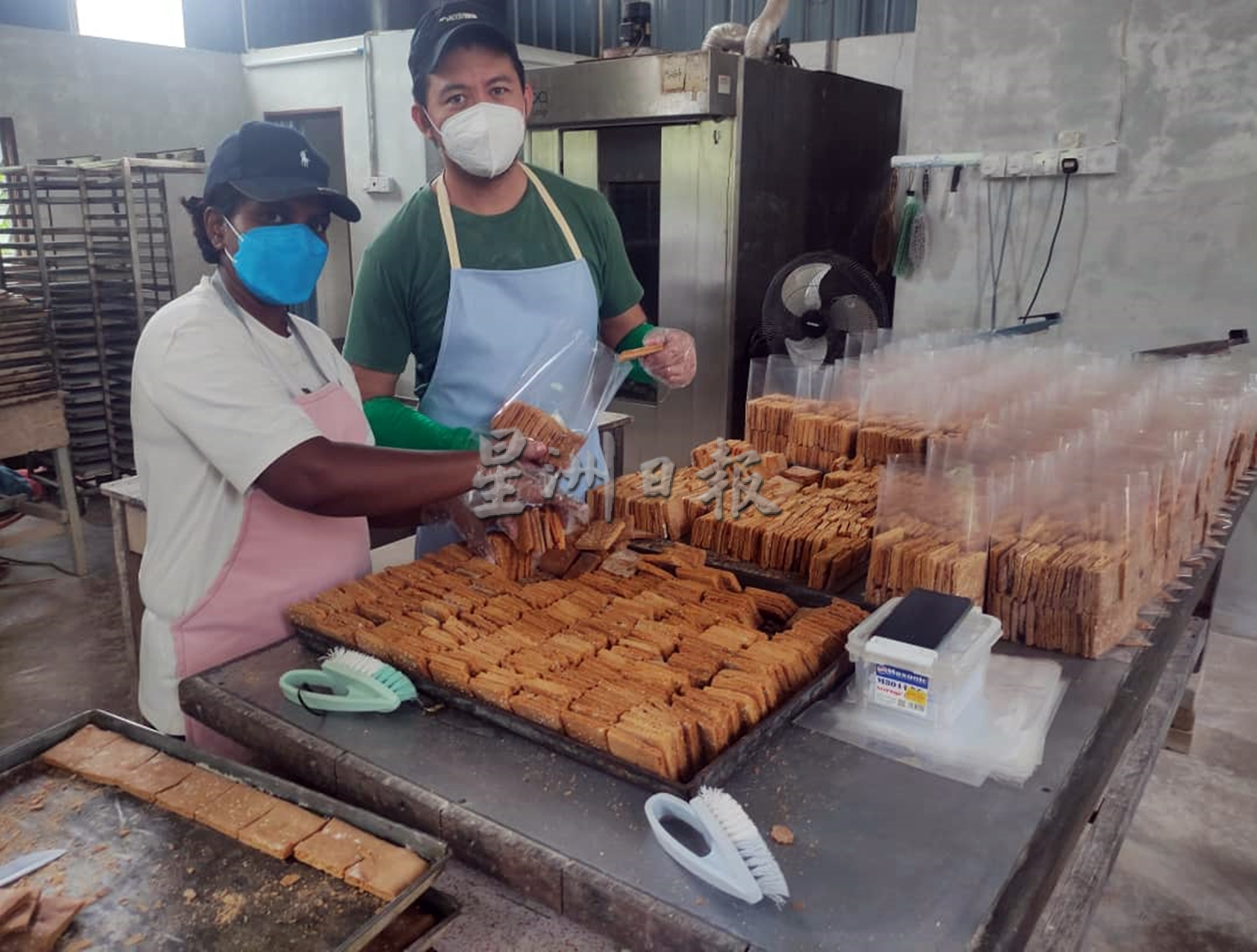 东：《林明寻味》之一／“林明椰饼风味独特，手工制作世代承传。