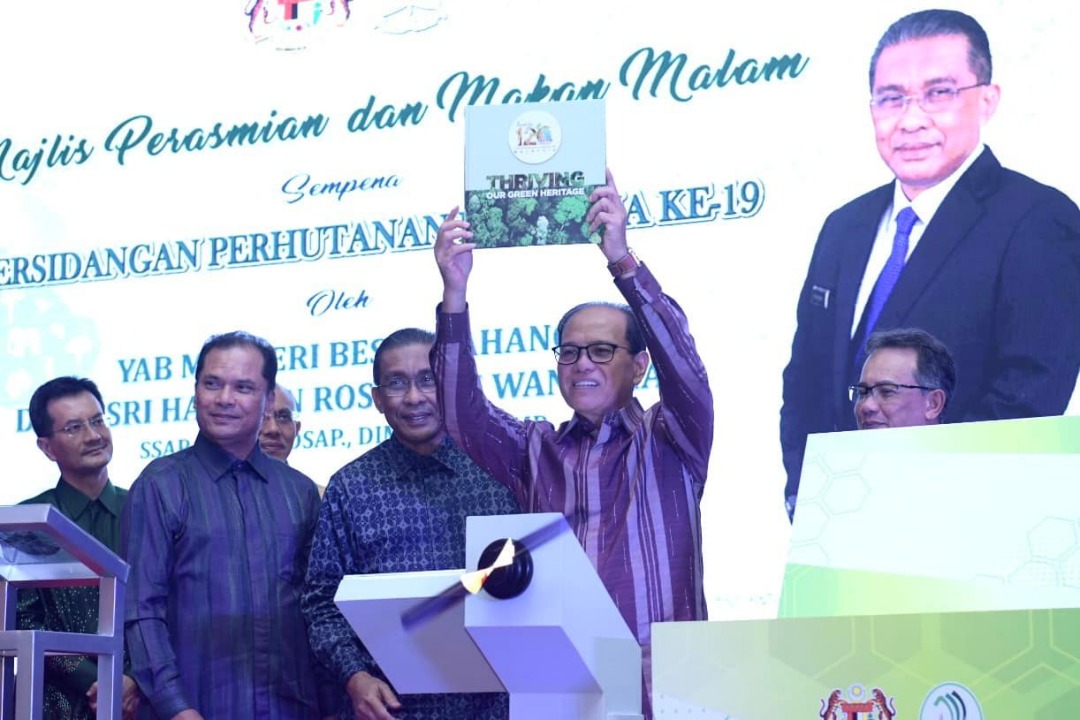 东：彭州大臣为第19届马来西亚林业大会主持开幕礼