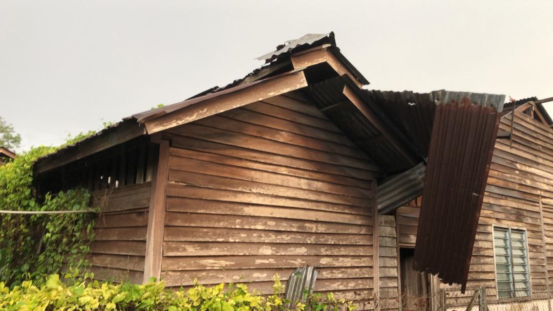 东：狂风雨侵袭联增 15户住家和1村委会会所屋顶锌片被掀开