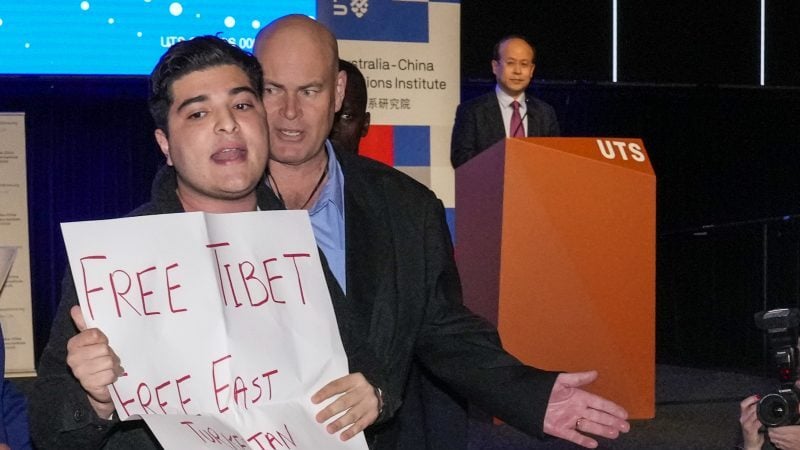 中国驻澳洲大使在悉尼讲话时被抗议者打断