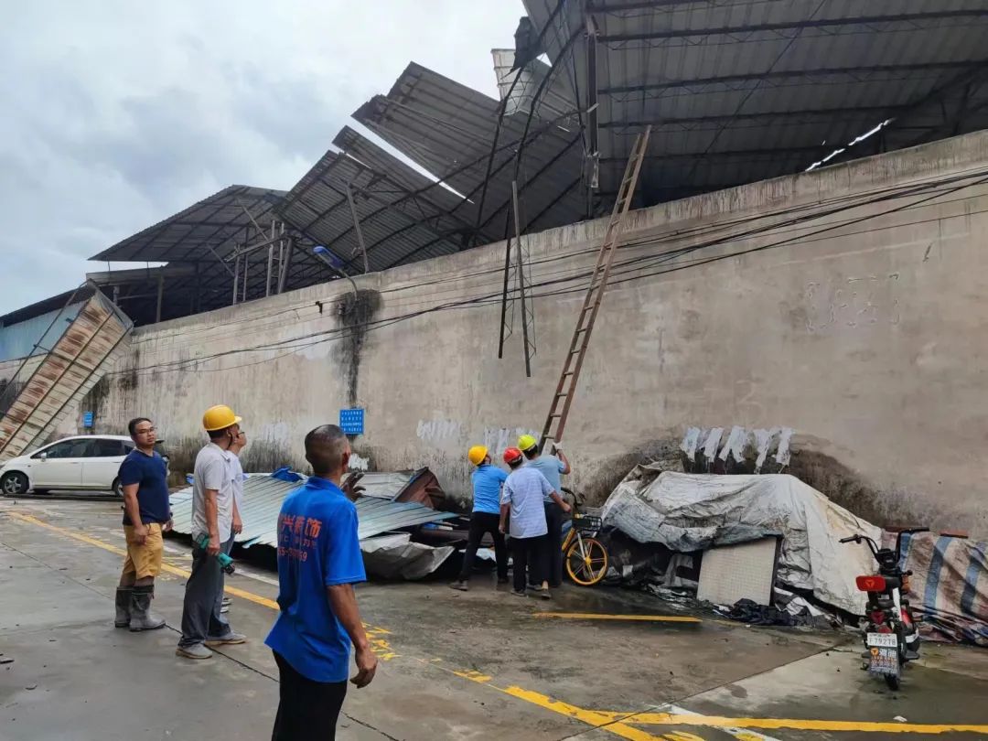 佛山南海出现弱龙卷风 24间厂房铁皮屋顶受损