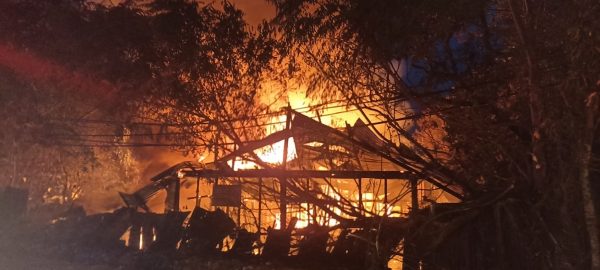 供FB／大火烧毁3木屋，住户患病住院 逃过一劫