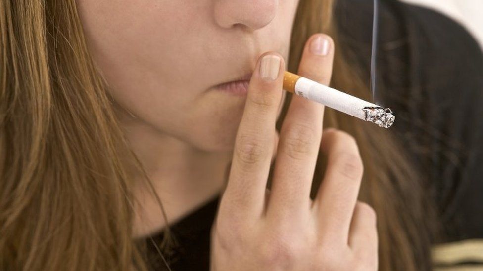 加拿大开先河    拟每支烟上标健康警示