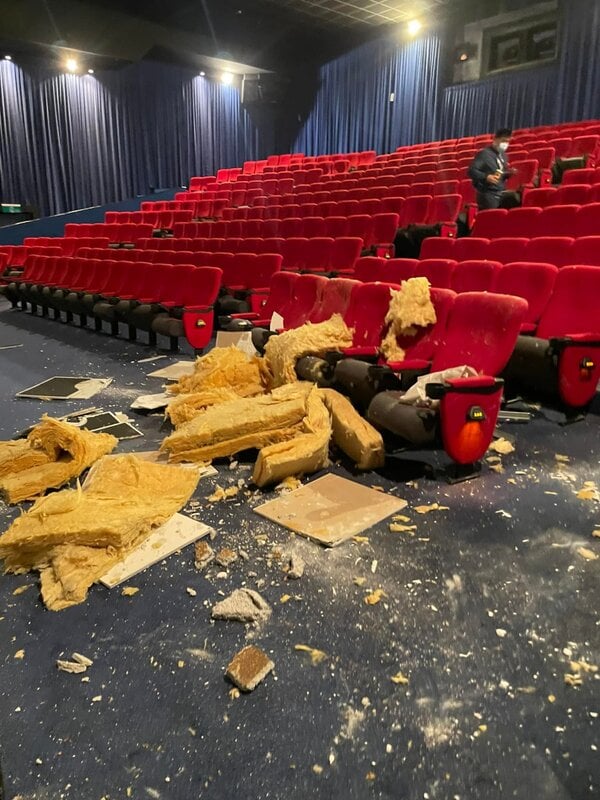 动作片放映期间天花板掉落　戏院遭罚款