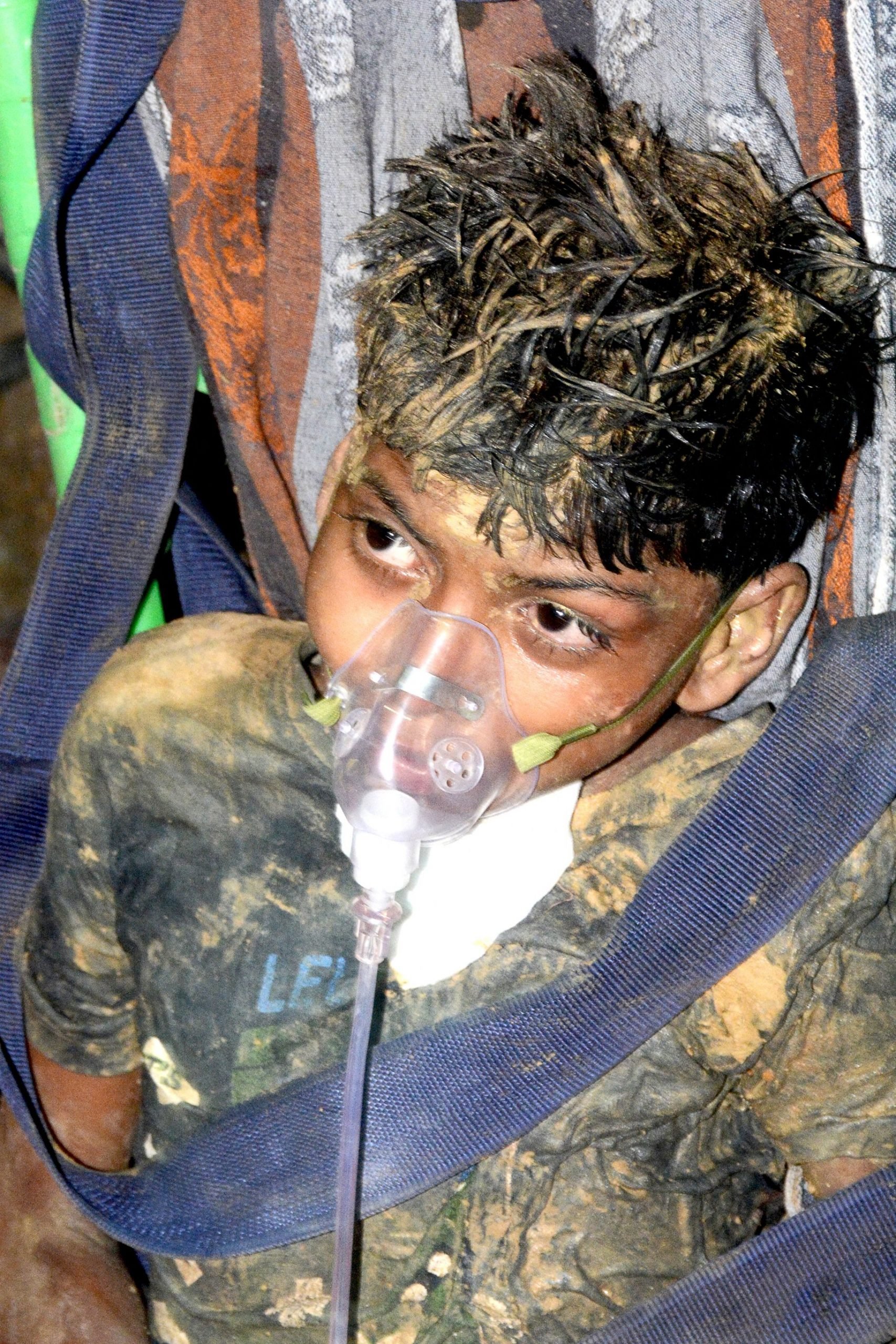 印度聋哑10岁男童坠井受困5天获救 与蛇同穴大难不死