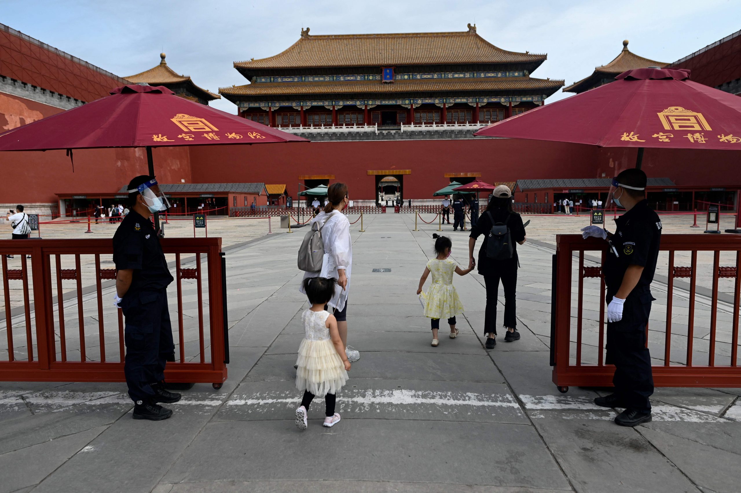 天下事   因疫情关闭26天  北京故宫重新开放        