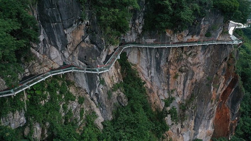 会脚软吗？越南白龙桥全长632米 获认证世界最长玻璃桥
