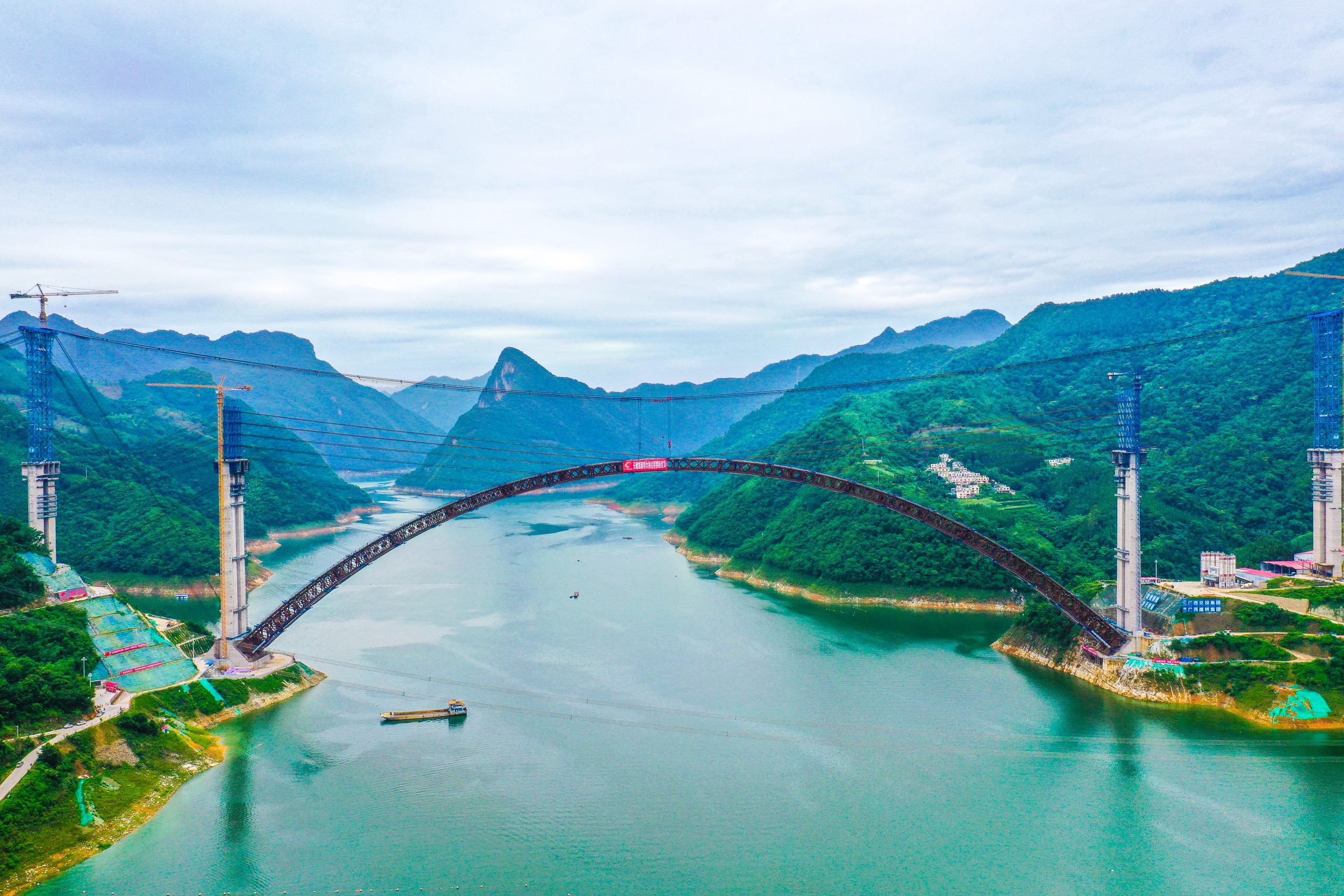 拼盘／在建世界最大跨径拱桥广西天峨龙滩特大桥合龙