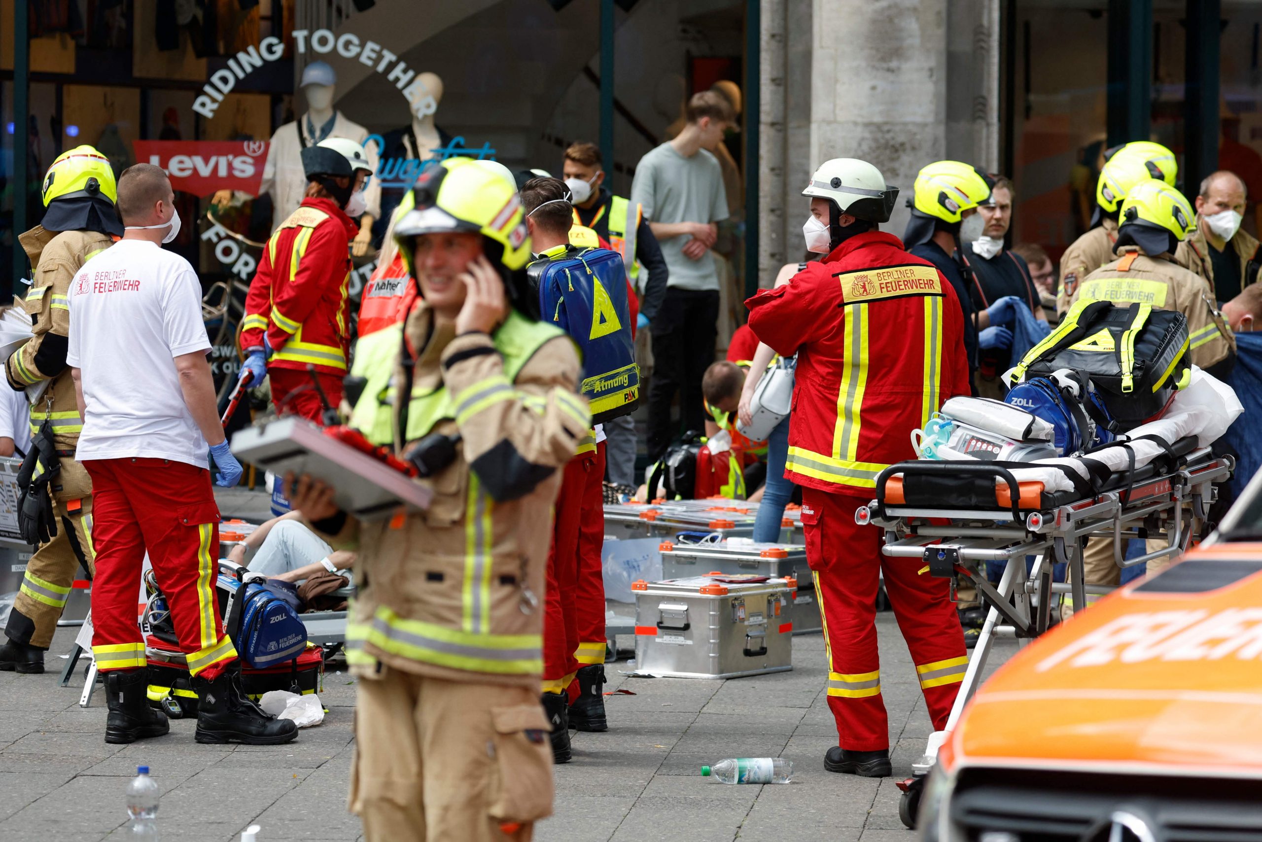 柏林教堂外汽车撞人群　酿1死30伤