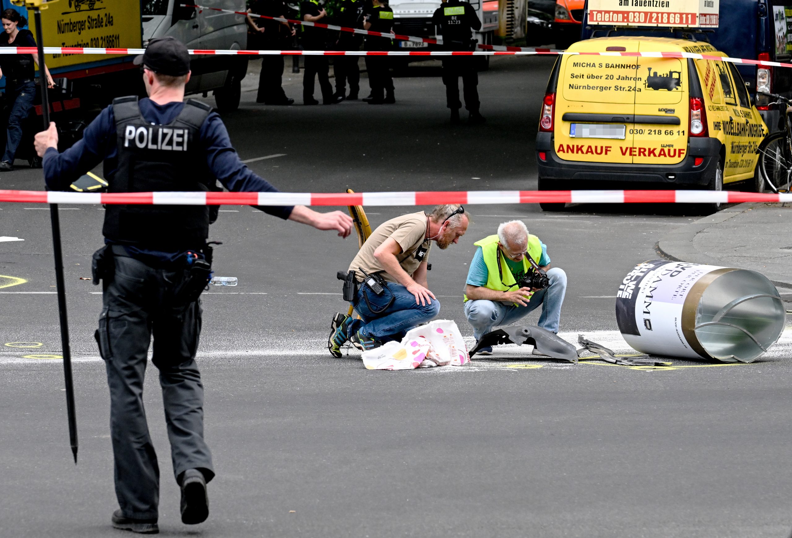 柏林汽车撞人 死者为一名老师 14孩童伤 司机疑蓄意 