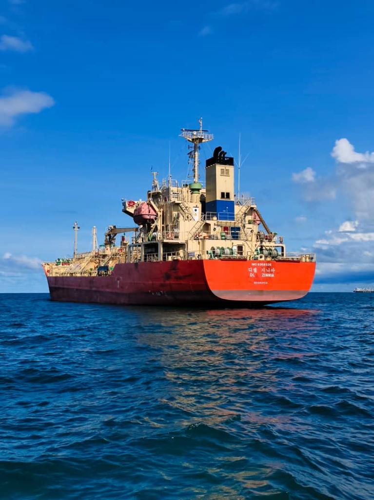 蒙罗维亚油槽船非法停泊，遭大马海事执法机构丹绒素里里执法组扣留