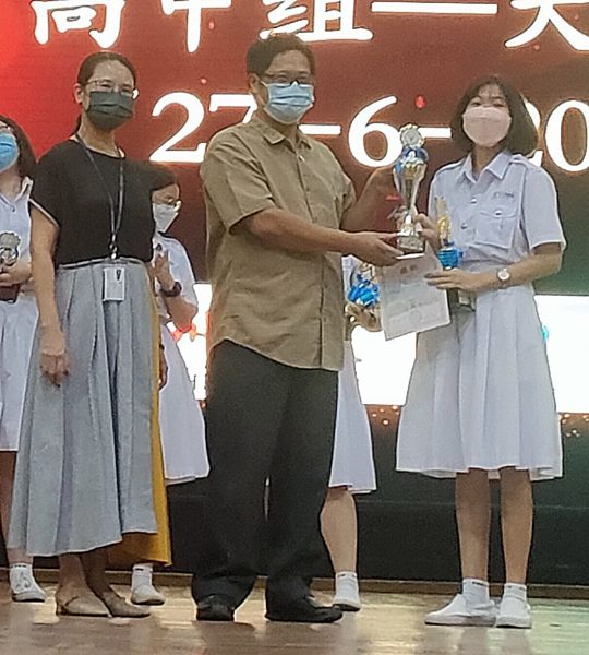 宽中古来分校高中三语演讲比赛，刘凯欣获冠军
