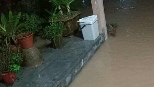 清晨雨降雨量突增  峇株多区又淹水