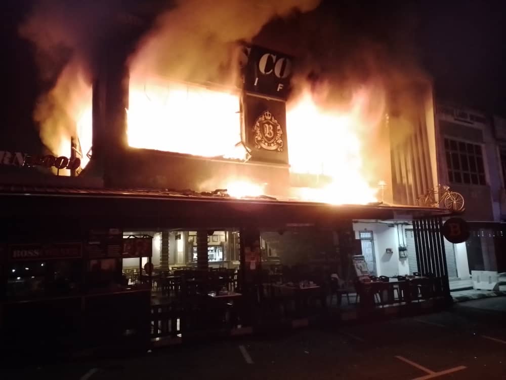 柔：火魔夜访餐厅  烧毁60%结构