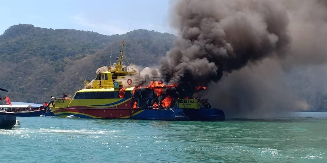 求真（全国版）浮罗交怡快艇被烧是旧视频海事执法机构促请民众不要再转发