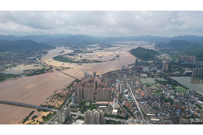 珠江暴涨 华南地区遭遇百年洪灾