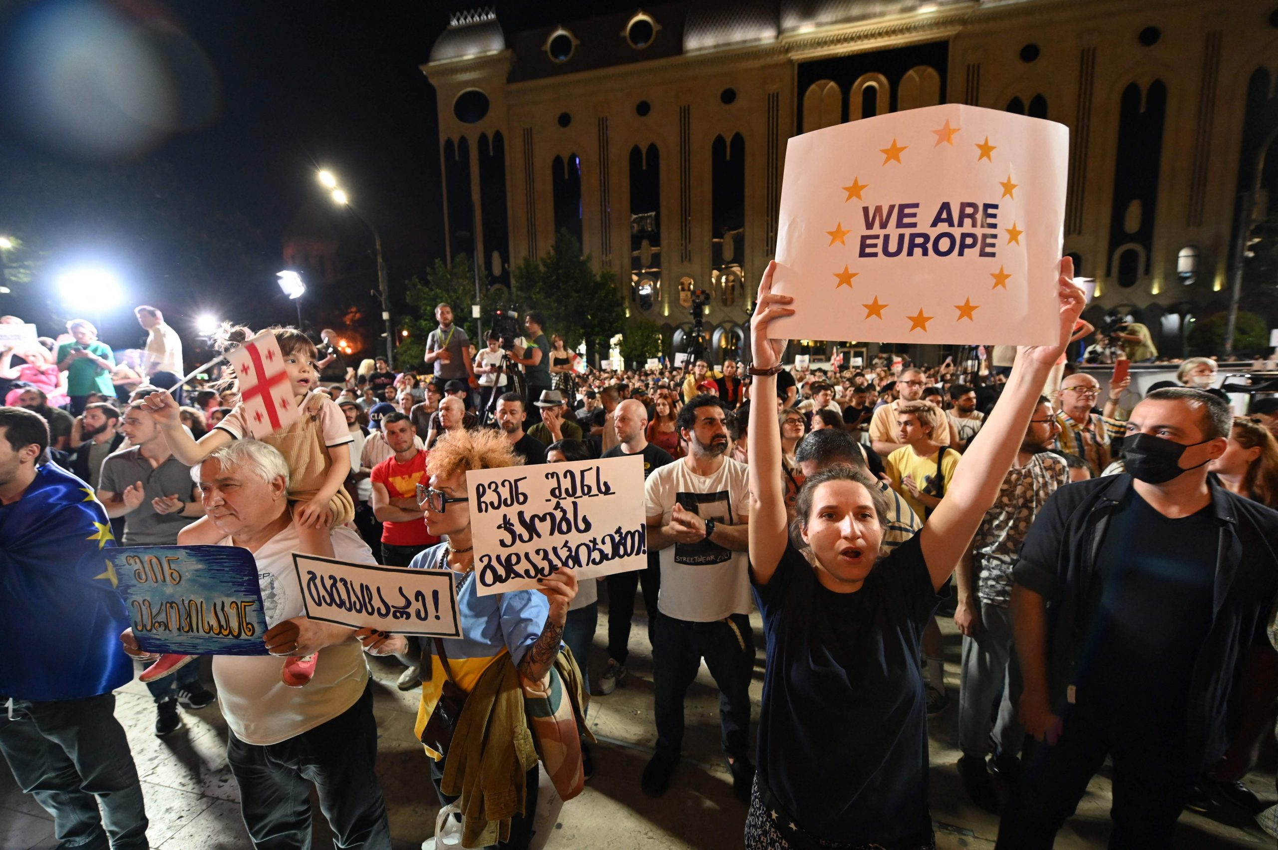 看世界   加入欧盟受挫 12万格鲁吉亚人上街游行展决心