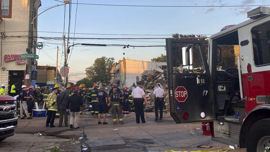 费城火灾大楼倒塌 1消防员殉职5获救