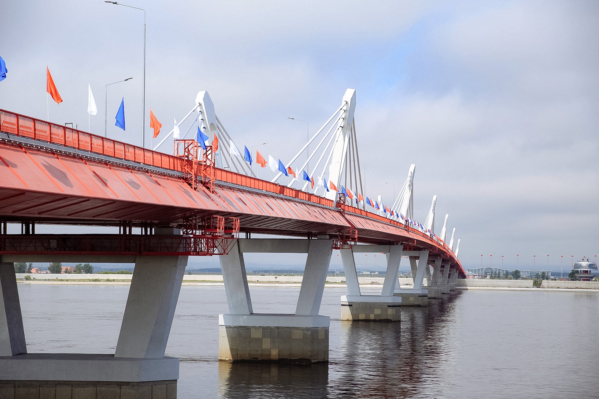 看世界／中俄首座跨海大桥通车
