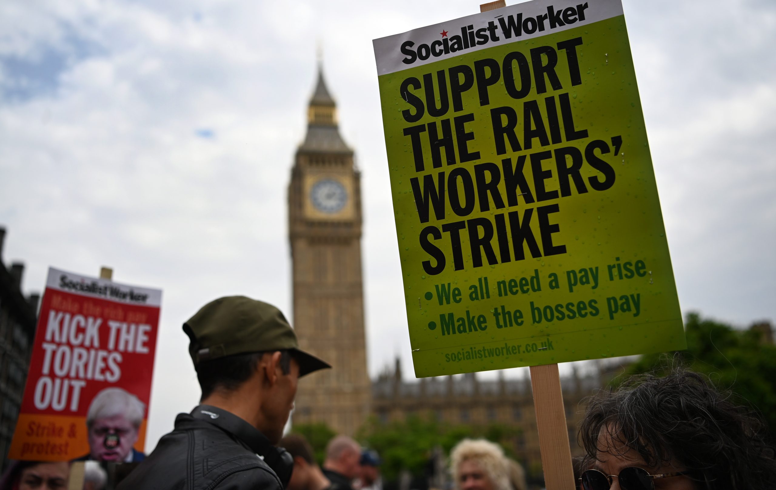 看世界／英铁路本周罢工 30年最大型