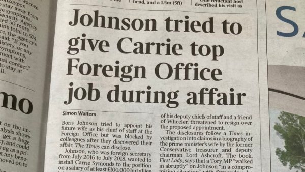英国《泰晤士报》报道约翰逊夫妻丑闻被中途撤版