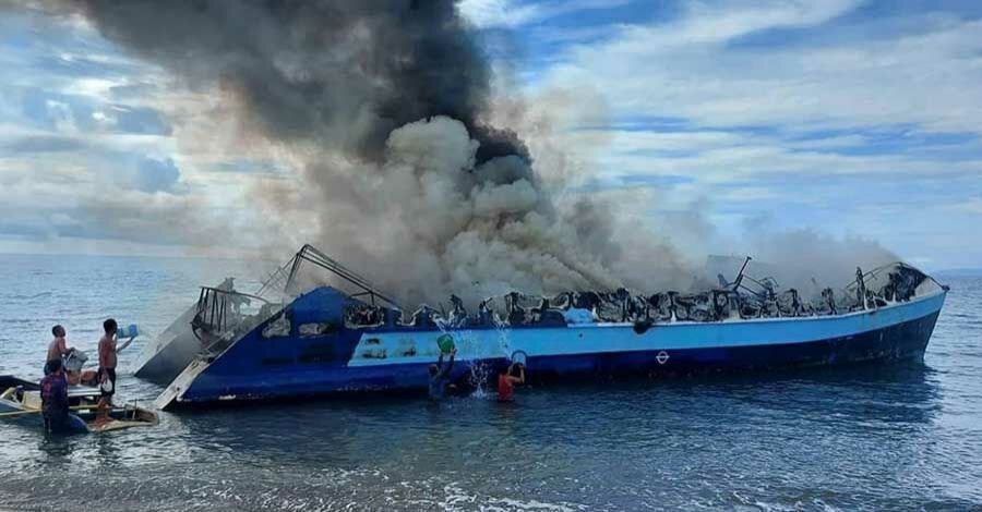菲律宾跨海渡轮失火黑烟冲天 百余名乘客跳船至少一死