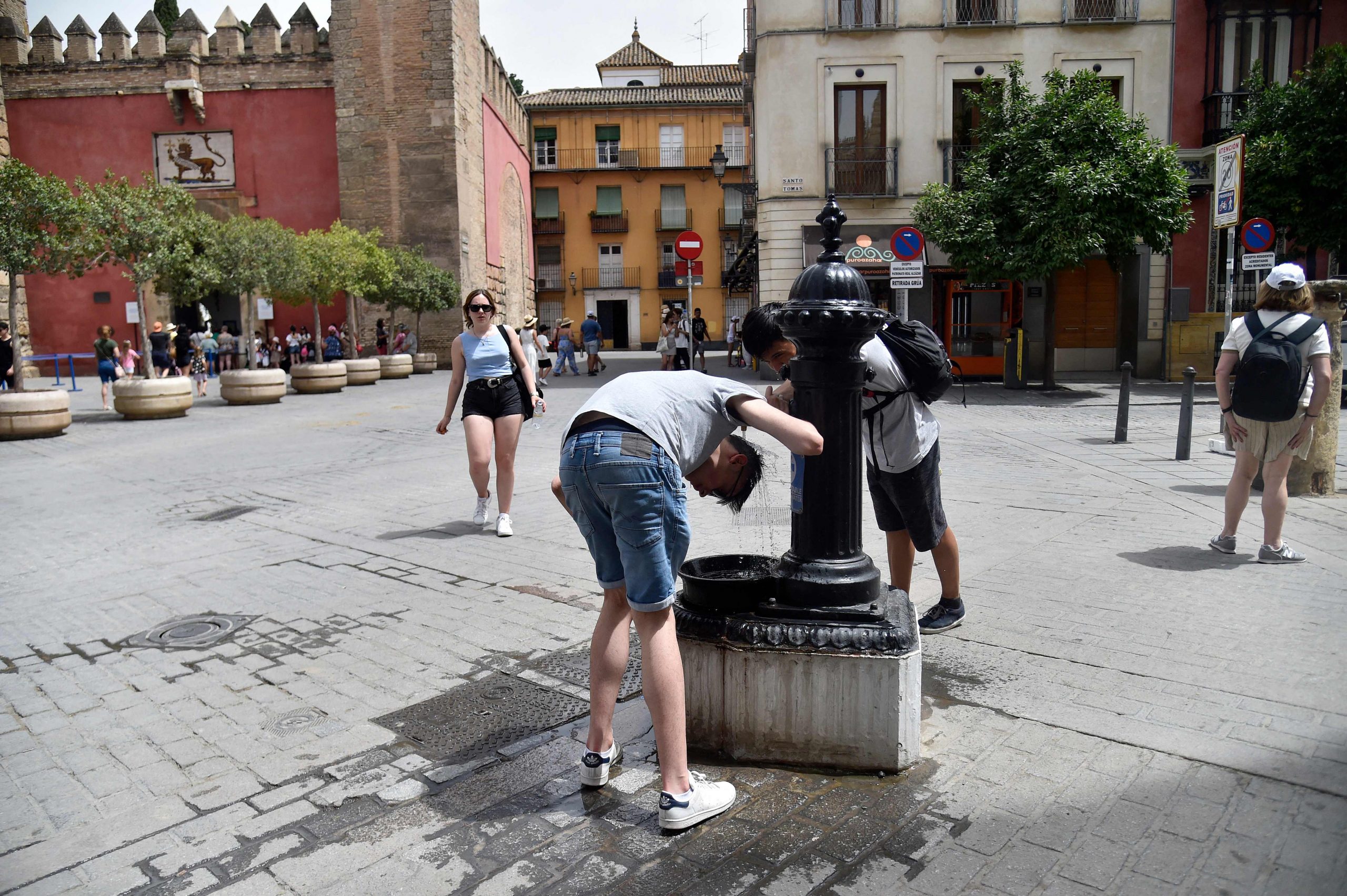 西班牙高温飙破摄氏40度 法国难逃热浪侵袭