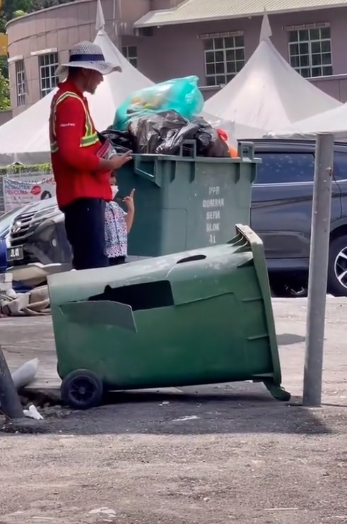 视频|“垃圾工人哥哥，谢谢你” 