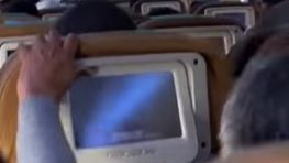 视频|遇严重气流剧烈摇晃 机上乘客被吓哭