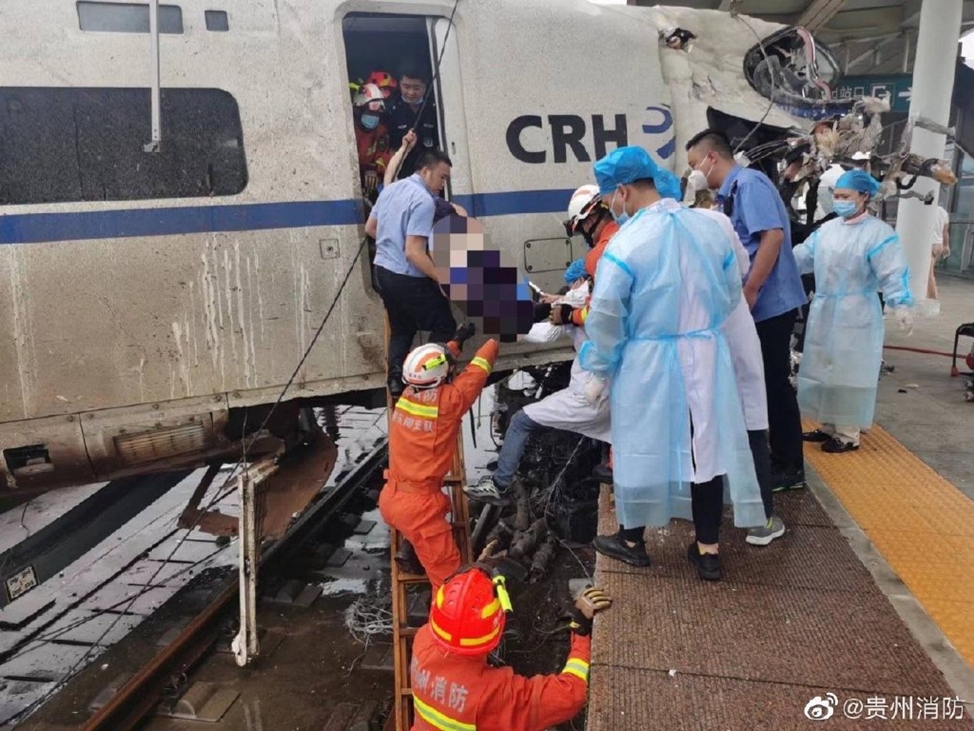 赴广州列车于贵州省遇泥石流出轨　1死8伤