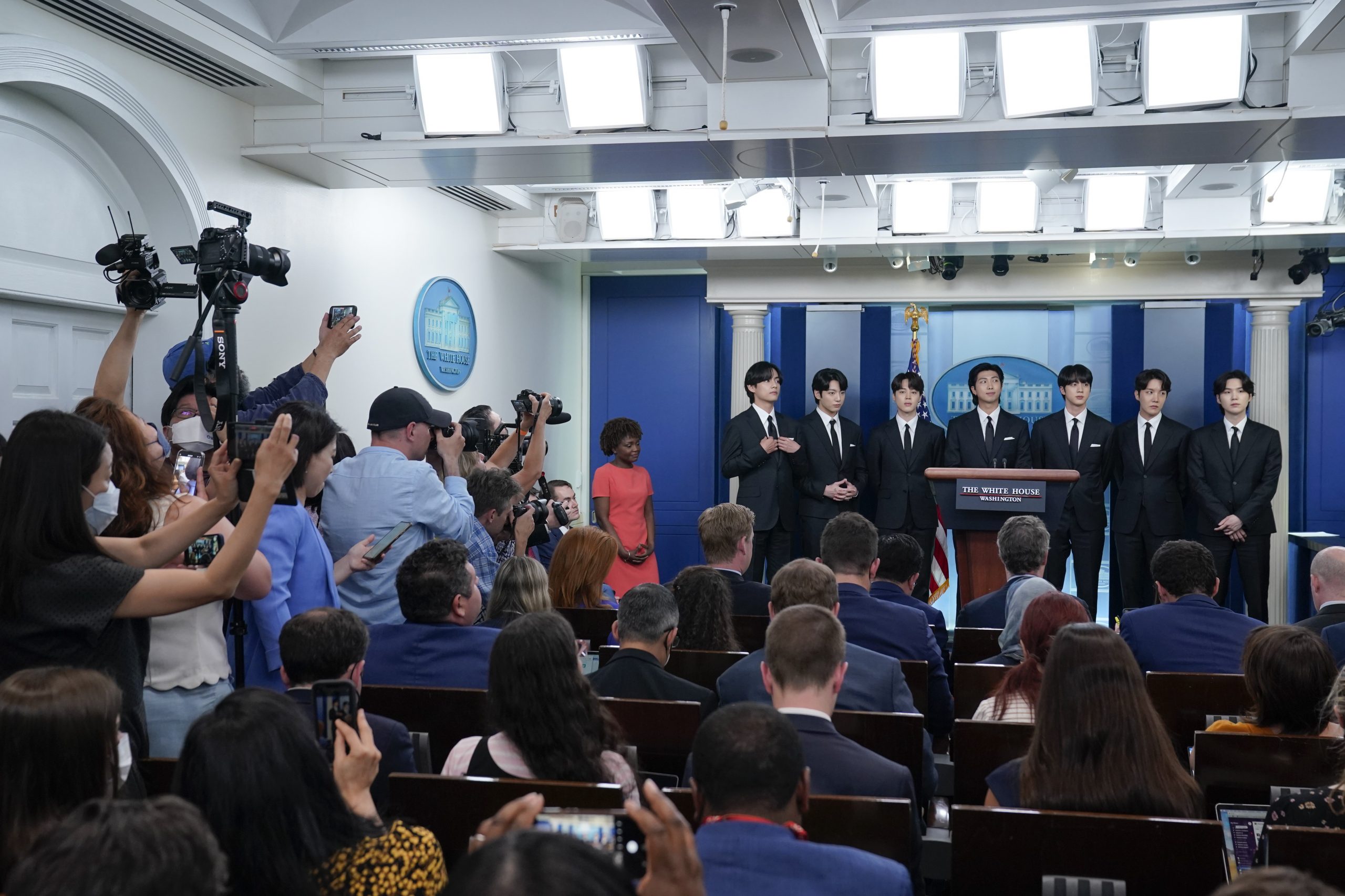  韩国天团BTS访白宫 呼吁结束反亚裔仇恨
