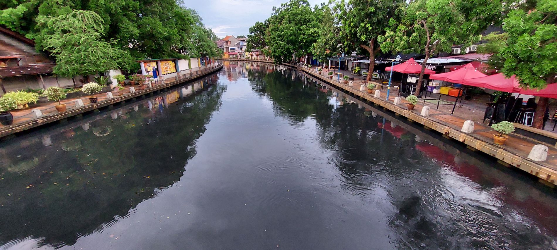 （古城封面副文）大雨导致马六甲河河水一度涨至危险水平