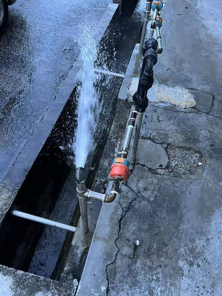 （大北马）高渊数商业区和住宅区因水管被偷出现“小喷泉”