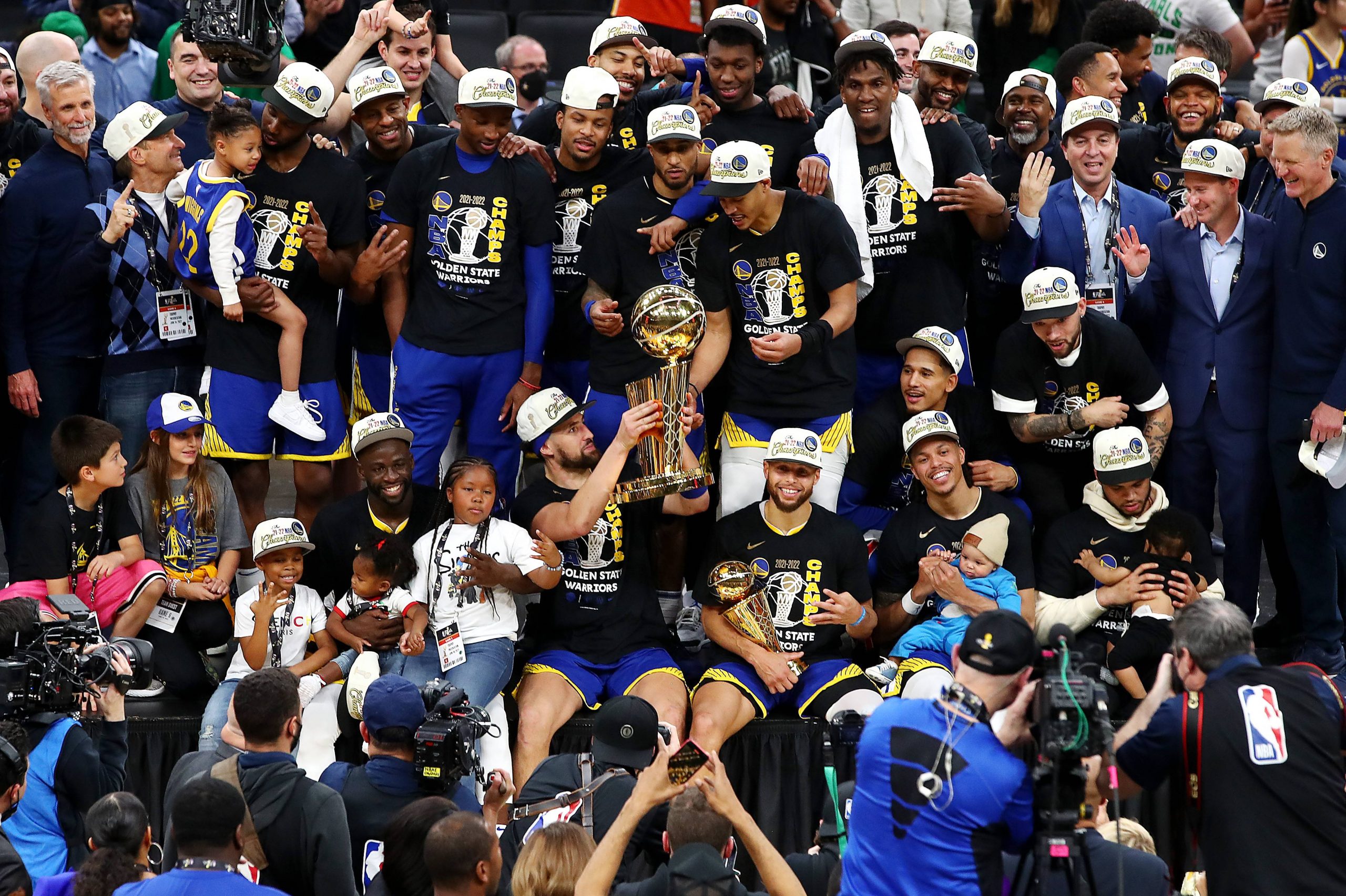 NBA总决赛| 8年夺4冠  勇士重铸辉煌