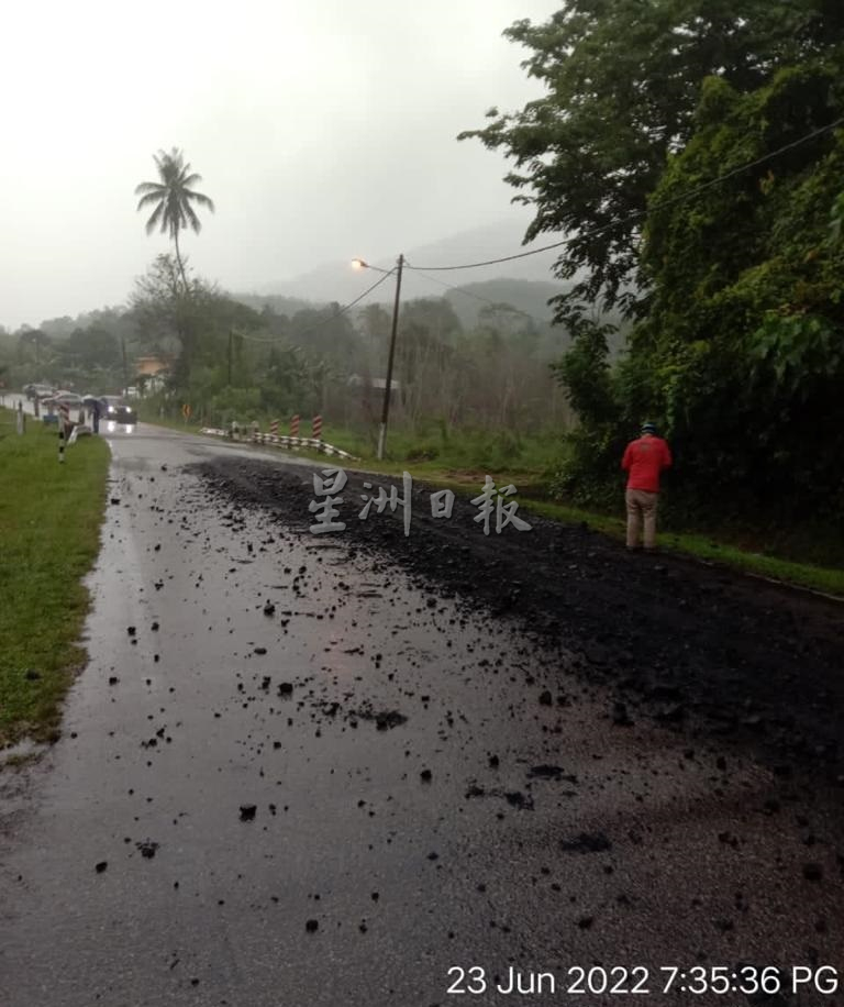 NS淡边／淡边瓜拉庇劳公路6公里，桥梁雨中裂开 暂时封路