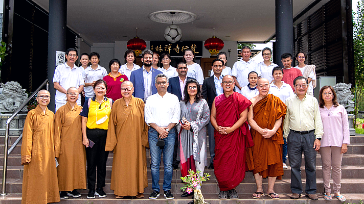 Pakistan high commissioner visits Melaka Buddhist monastery