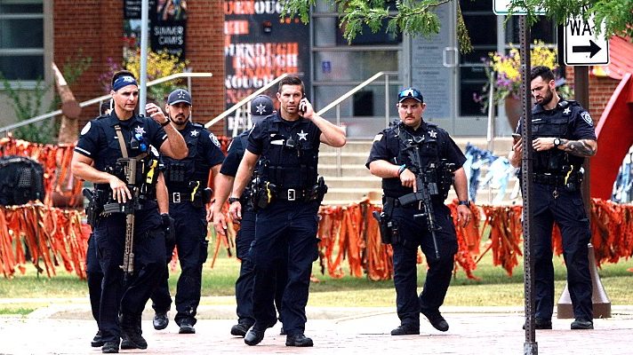 Six killed in shooting at US July 4 parade