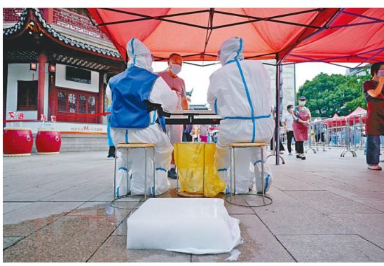 上海40.9℃热爆 保护衣变汗蒸服「大白」焗到呕