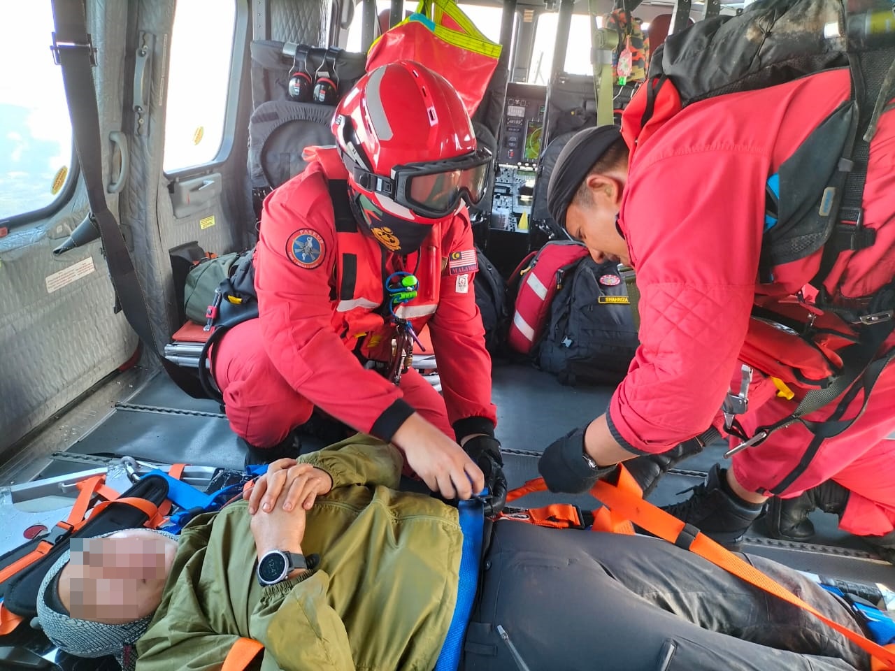 东：女登山客疲劳过度无法下山 消拯局出动直升机救人